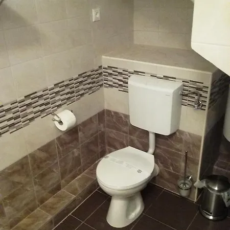 Alojamento de Acomodação e Pequeno-almoço Ghetto 4*